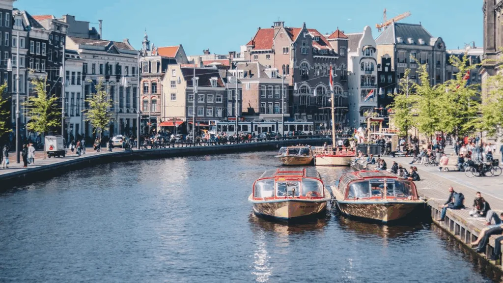 Amsterdam, Belanda: Perpaduan Sejarah dan Modernitas